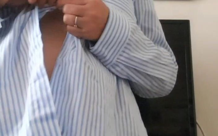 Mommy big hairy pussy: Nevlastní matka se svléká, aby ji nevlastní syn mohl ošukat