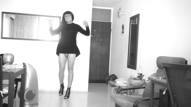 Voyager: Crossdresser Show