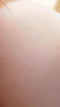 Roodharige tiener beft het poesje van haar vriendin