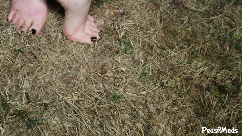 PedsRMeds: Little Miss Rya Barefoot in the Grass