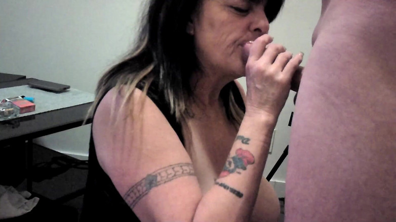 Mid_KnightDawn: Rijpe Dawn, vrouw, grote tieten rijp, zuigen en wordt afgeroomd,...