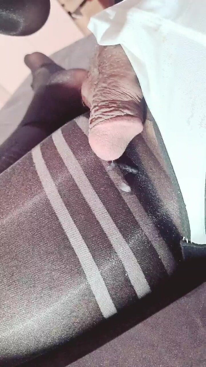 CiCNina: Honrny Sissy com plug anal