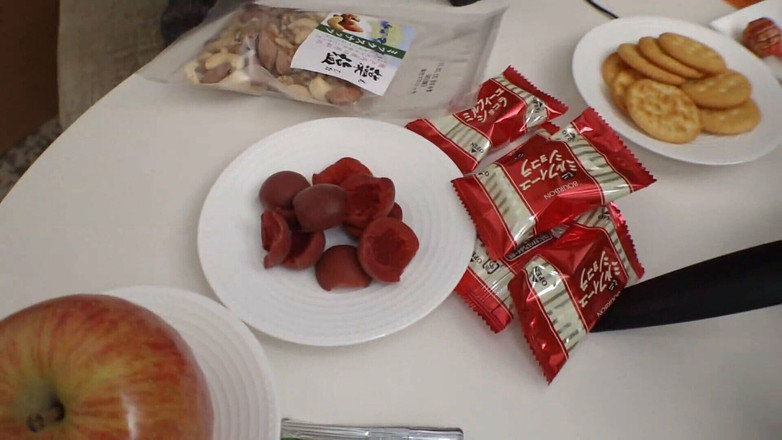 DOC channel: 입과 보지 애널로 쩌는 음란한 소리를 내는 미녀