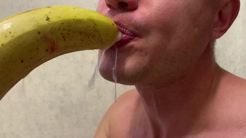 Throateman: Un entraînement de la gorge très sale avec une banane...