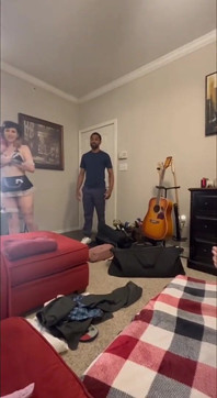 Mucamas sucias limpian bbc y dotado blanco en un cuarteto sexy