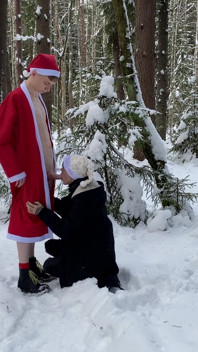 Twinks Matty dan Aiden Christmas blowjob di luar pada salji