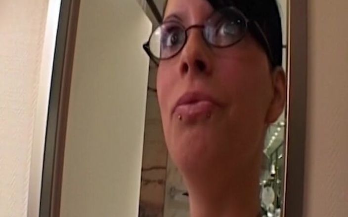 Deutsche Frauen: Немецкая милфа в очках скачет на хуе до камшота