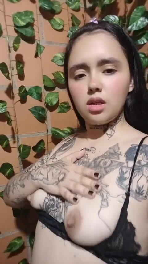 Dalyla: Rzemieślniczka bawi się palcami pochwy