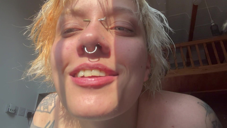 Glitterqueen1999: Sem maquiagem gótica menina no sol queima nariz de porquinho
