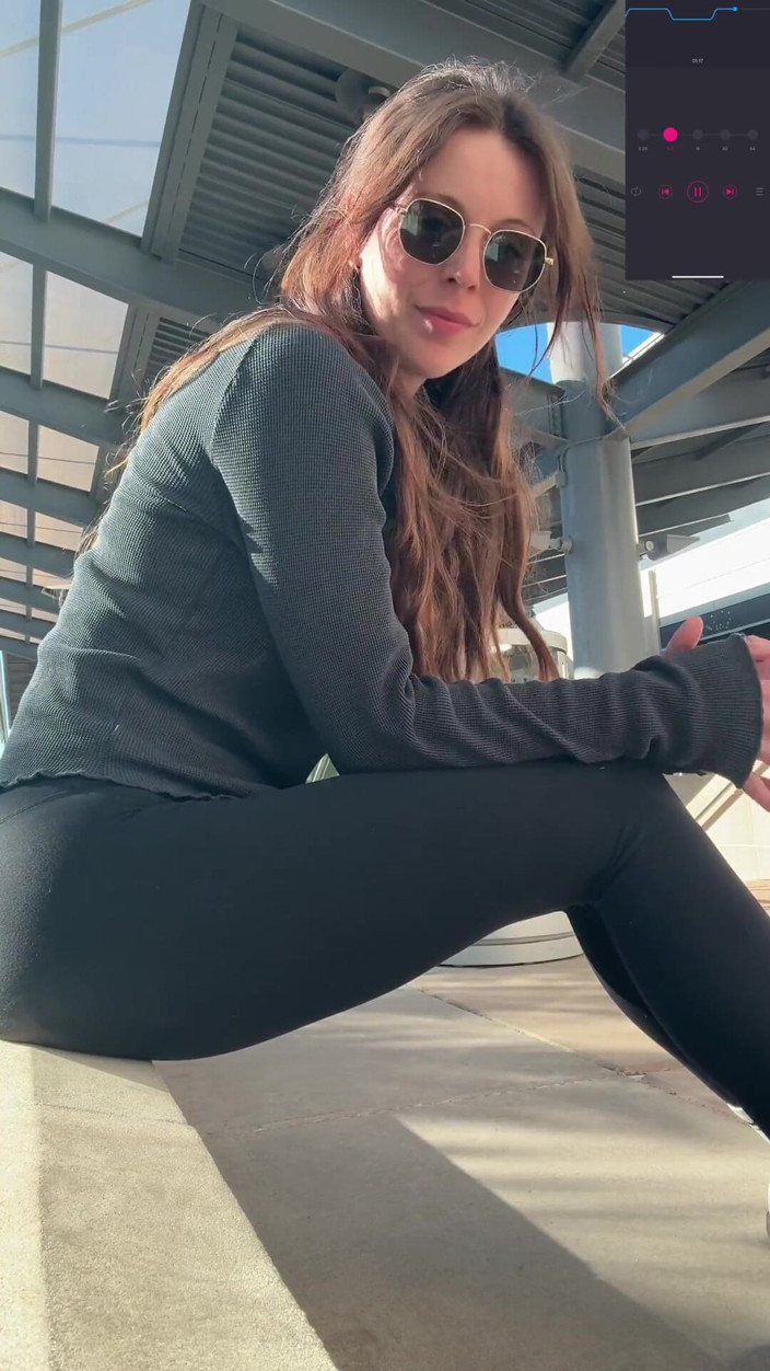 Nadia Foxx: Encontrando um ponto no shopping para gozar duro | Orgasmo | Ao...