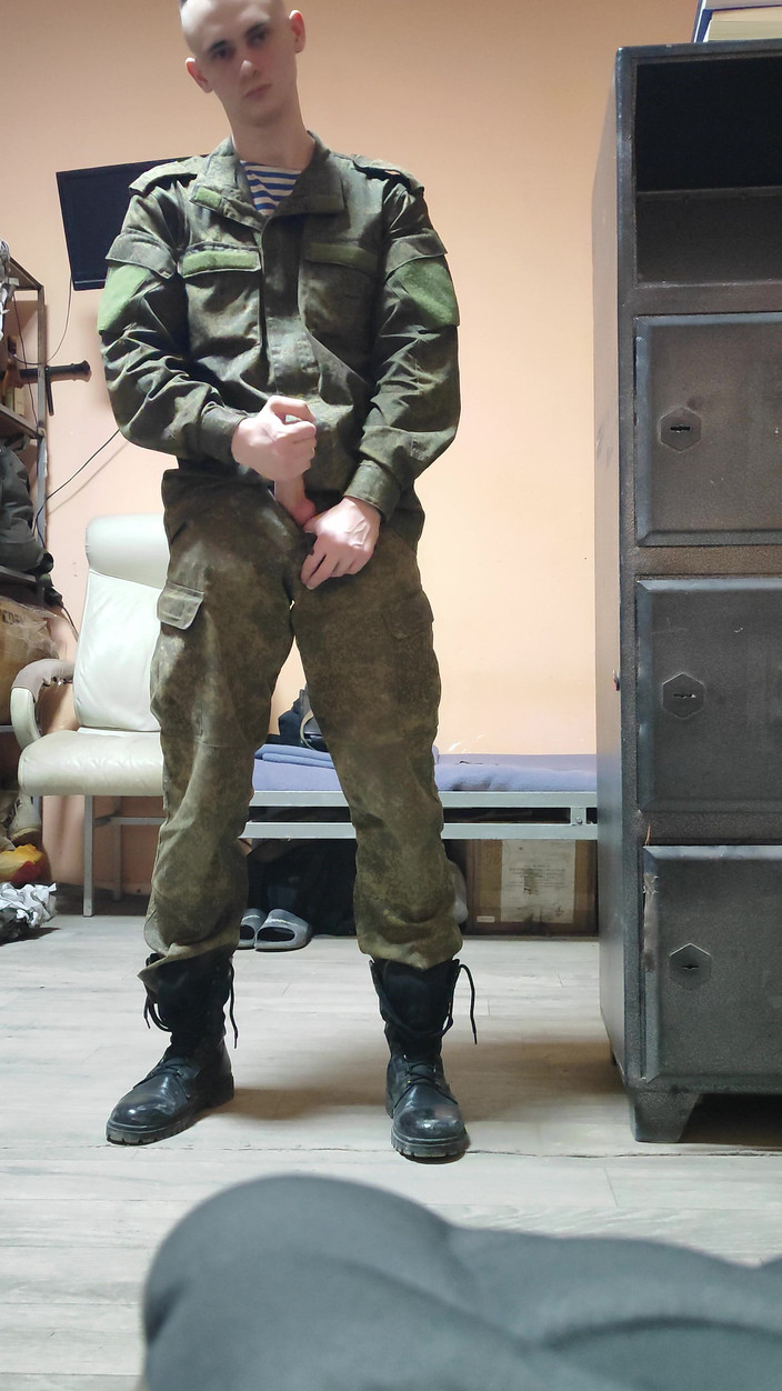 Ethan Alpha: Băiatul armatei ejaulează