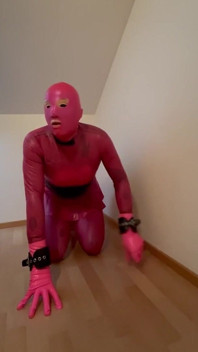 Pembe rubberdoll kadın kılıklı köle kız fullrubber üç lateks katman
