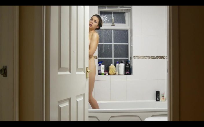 Samantha Flair: Мабуть, деякі з моїх відео пропадають безвісти, тому я буду перезавантажувати їх в повному обсязі для вас прекрасних збоченок. Починається з: Неслухняний