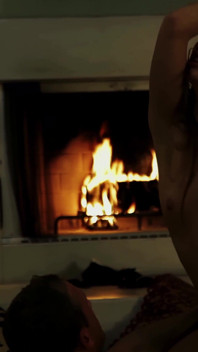Maddy O'reilly gosta de uma mão na garganta enquanto ela goza