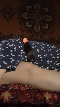 मेरी पड़ोसन मेरी चूत चाटने के लिए मेरी खिड़की से चढ़ी