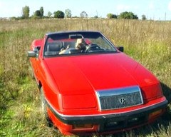 German's MILF: 彼女は車の中で犯されるのが好きなドイツ人女性です