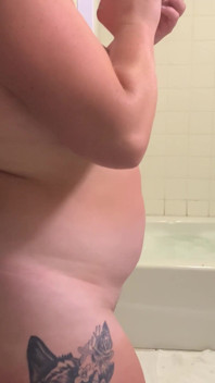 私は裸になり、誘惑され、そして私のセクシーでホットな55mの写真家に身を任せました、そして彼はそれを愛しました!