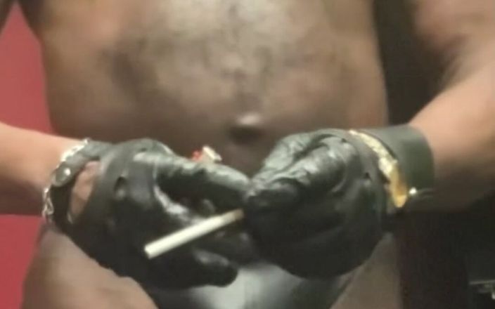 Black smoking muscle stepdad: Сексуальні сцени куріння в шкіряному та облягаючому одязі