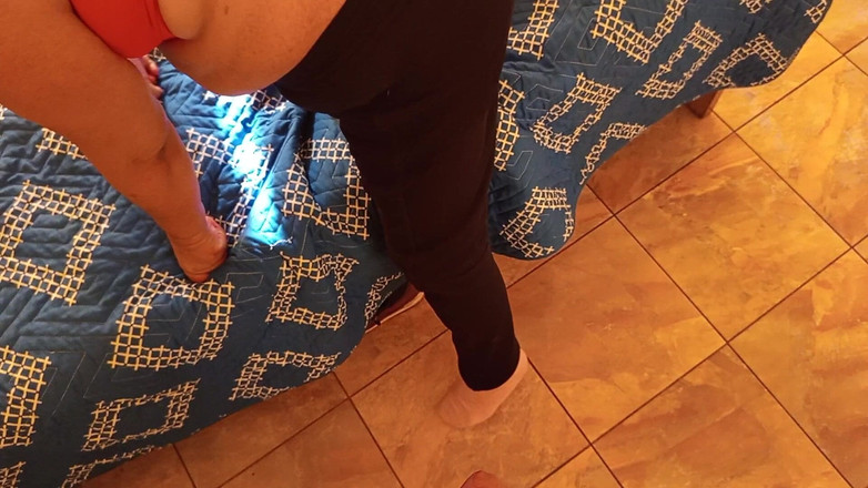 Moo DBOXXX: 我成熟的克里斯蒂安正在学习吮吸我的鸡巴，它不适合