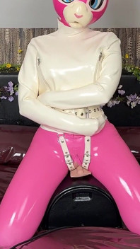 Il coniglio di Pasqua cavalca il Sybian