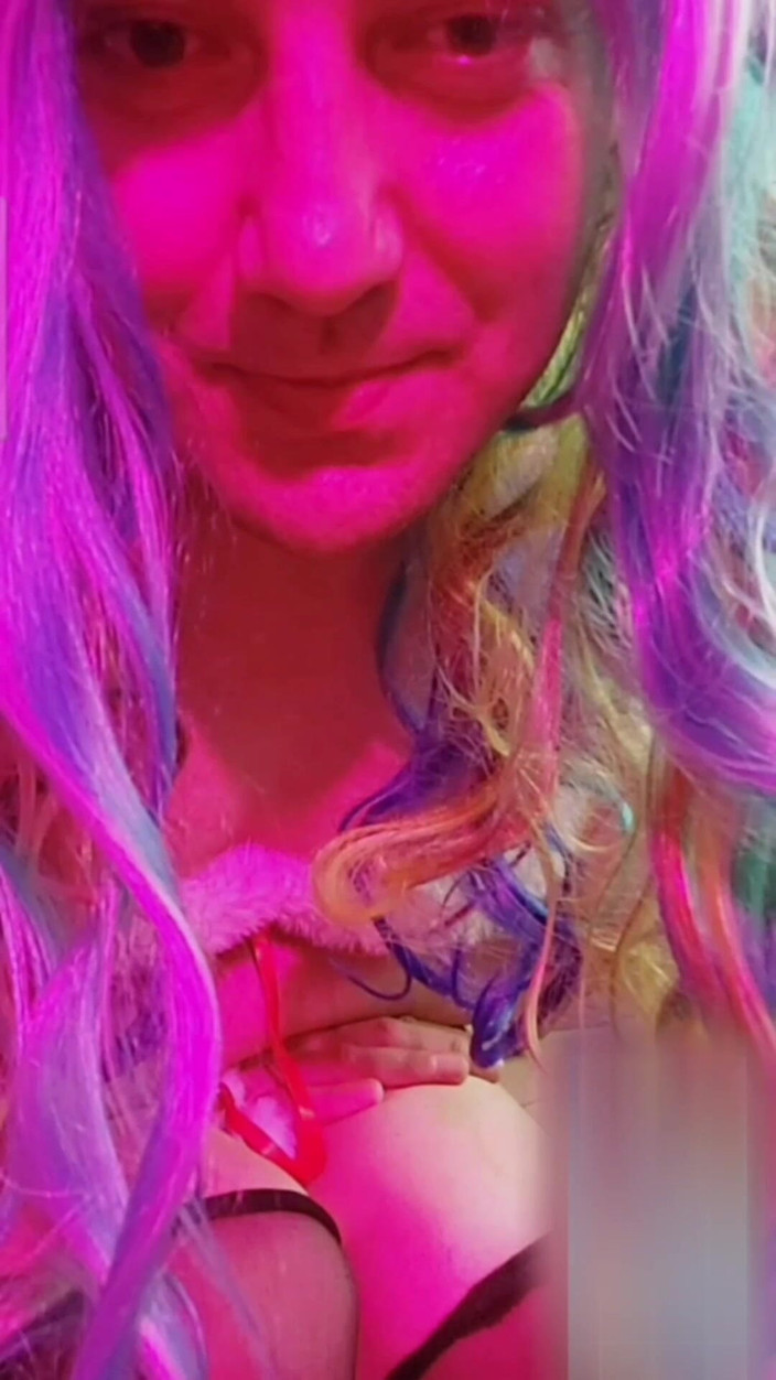 Kitty_Cross: La bella culona effeminato vestita con i suoi collant con...