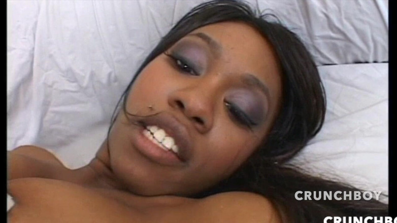 Bitch fucked bareback by big cock: Couagr ébano perra follada duro por anal