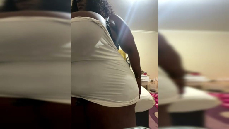 Legendary Booty Overdose: Stripteasing cu o femeie mare și frumoasă neagră