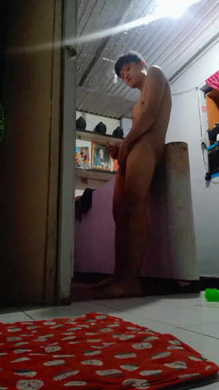 KrakenTwink: Quick Wank Before My Mom Comes Home