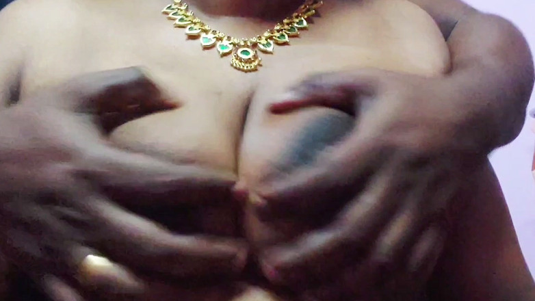 Desi Mohini: सौतेली बहन और सौतेला भाई घर में अकेले मस्ती करते थे