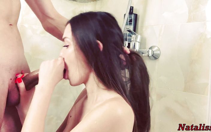 Natalissa: Sürtük erkek delisi genç kızla duşta sikişiyor