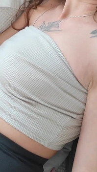 Ho convinto mia moglie ad aprire il culo e lasciarmi inserire il cazzo lì