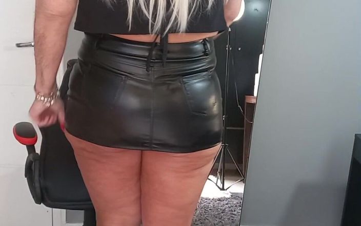 Sexy ass CDzinhafx: Eu estou usando mini saia sexy