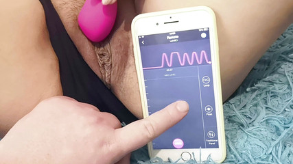 Erica Sweet: Můj přítel ovládá moji hračku a pak mě ošuká. Close-up