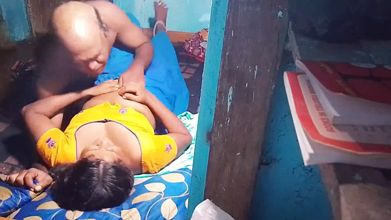 Desi palace: První sexuální zkušenost desi služky