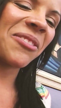 Entraînement au cul - 4_ebony MILF brune à gros nichons et gros cul se fait éjaculer sur le visage