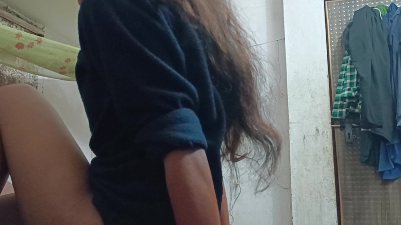 SanskariGirl1: 大学生女生涂油，屁股也没事