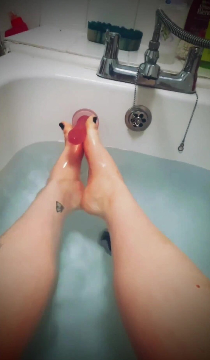 Yourfavecumslut: Footjob super becek - pov