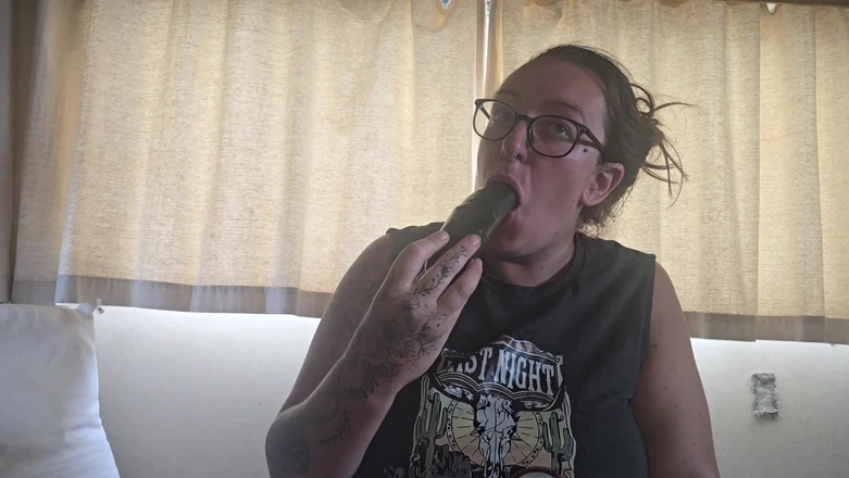 Jimbob Star Productions: Foodie Fridays Jade Fucks a Cucumber