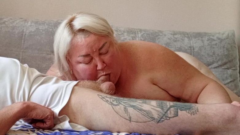 Zona901: Přišel k masturbující sousedce a nechal ji, aby mu sála...