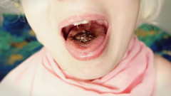 Arya Grander: Bretelle fetish - primo piano mangiando Mukbang video asmr con grandi...