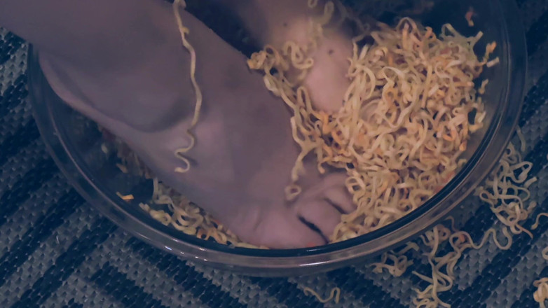 Evol Feet: Kaki Saya Akan Menjadi Senaman Sebenar Untuk Lidah Awak