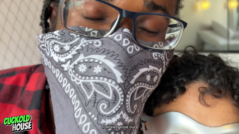 CuckoldHouse: 丈夫带妻子去戴绿帽屋和一群男人做爱