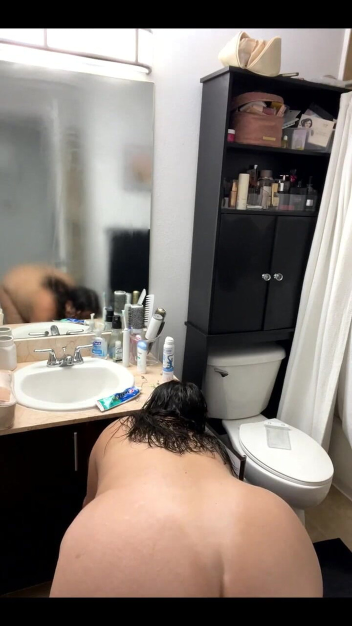 Dani Valentina: În cazul în care ai ratat dușul meu de mai devreme