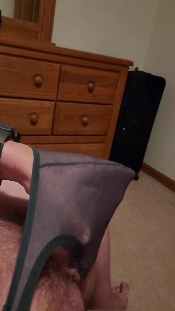 Thong boy: Doorzichtige string en klaarkomen