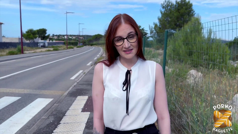 Porno Baguette: Lavyana, freche rothaarige, hat durstig nach sex