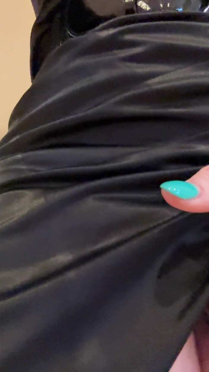 Sophie James: Schwarzer lippenstift- herrin verehrt riesige titten und muschi