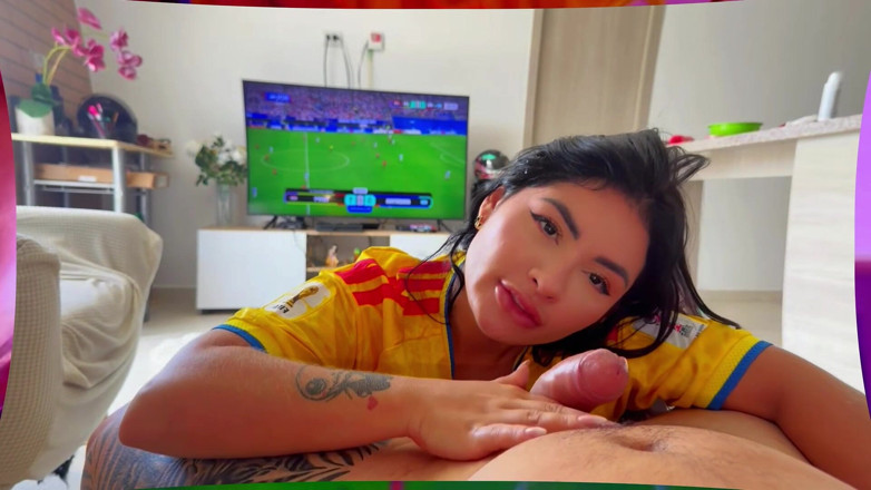 Aaroon Mush: Punggung besar yang bernafsu ini suka menunggang zakar saya sementara...