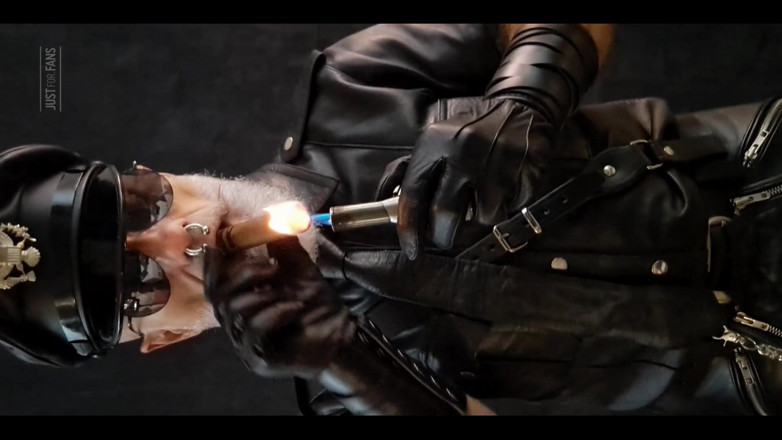 MusclesCigarsFFPig: Smoking