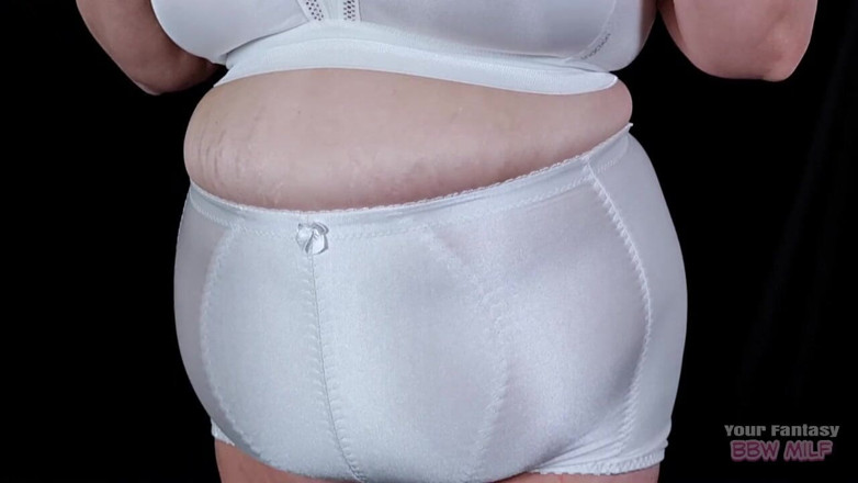 BBW_Wife: Chiloți retro de bunicuță și sutien - pizda mea matură matură păroasă și țâțe...