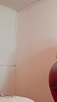 У моей мачехи есть дилдо и сосет это, думая, что это я